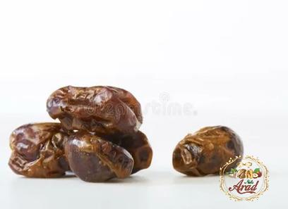 Dry Halawi dates with complete explanations and familiarization